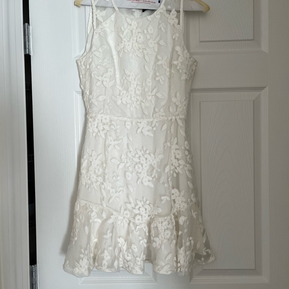 Line & Dot White Dress - Picture 5 of 5